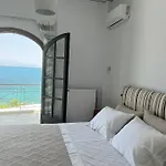 Apartment Blue Wave *