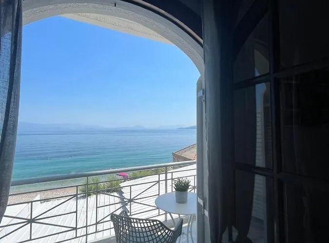 Blue Wave Apartment *